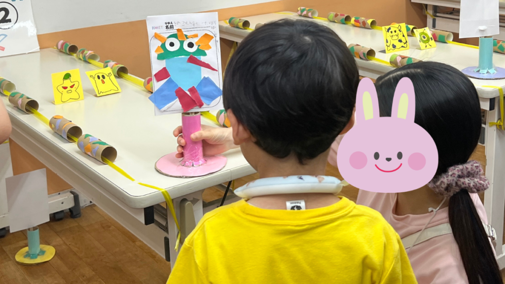 オリジナルモンスターを使ってゲームに挑戦する様子